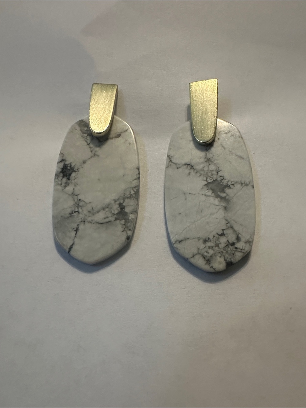 Kendra Scott Aragon Drop Earrings in Gold/Howlite